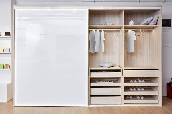 Как шкаф может помочь в зонировании комнат: 10 успешных идей